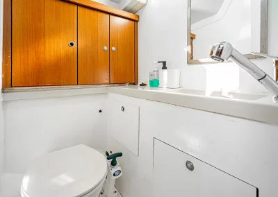 Le Figuier Sailing - Interior Bathroom